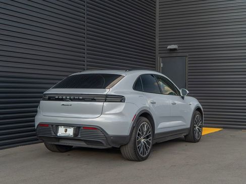 Used 2024 Porsche Macan 4 Electric image 9