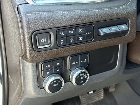 Used 2022 GMC Yukon XL Denali image 15