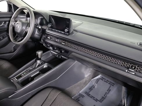 Used 2025 Honda Accord SE image 28