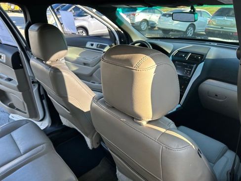 Used 2013 Ford Explorer XLT image 26