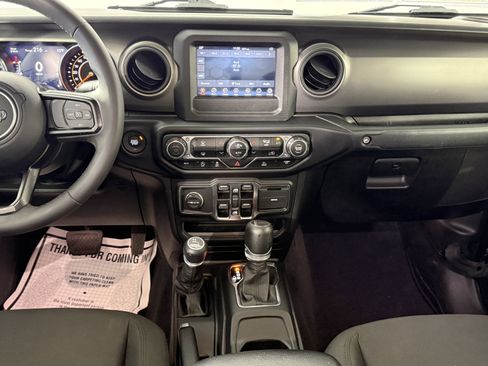 Used 2023 Jeep Gladiator Willys image 12