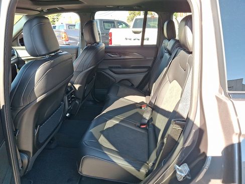 New 2025 Jeep Grand Cherokee Altitude image 10