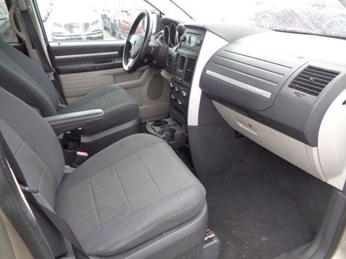 Used 2009 Dodge Grand Caravan SXT image 12