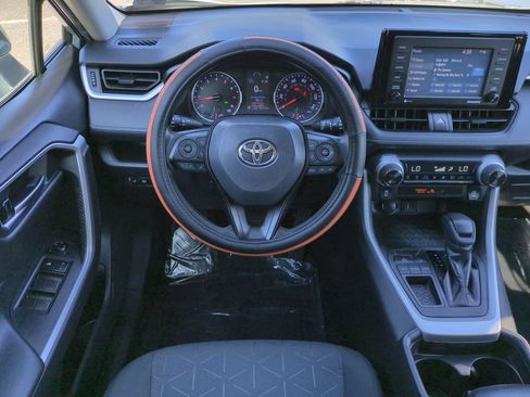 Used 2020 Toyota RAV4 XLE FWD image 16