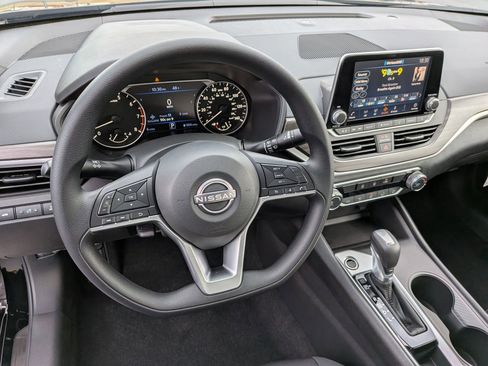 New 2025 Nissan Altima 2.5 SV image 15