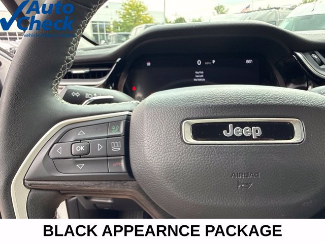 Used 2023 Jeep Grand Cherokee Limited w/ Black Appearance Package AWD/4WD image 36