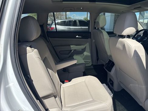 Used 2021 Volkswagen Atlas SE w/ Panoramic Sunroof Package image 4