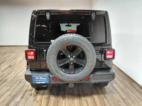 Used 2023 Jeep Wrangler Unlimited Sahara AWD/4WD image 22