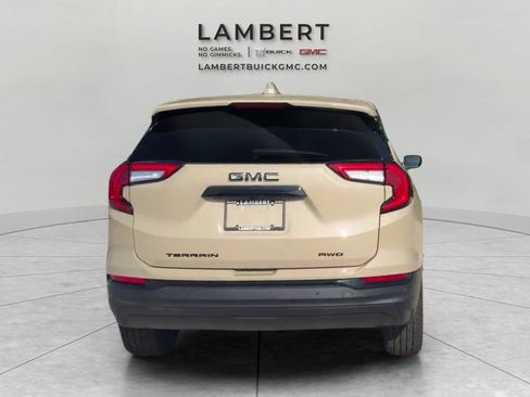 Used 2023 GMC Terrain SLE w/ Driver Convenience Package AWD/4WD image 4