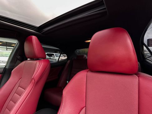 Used 2018 Lexus IS 300 F Sport image 4