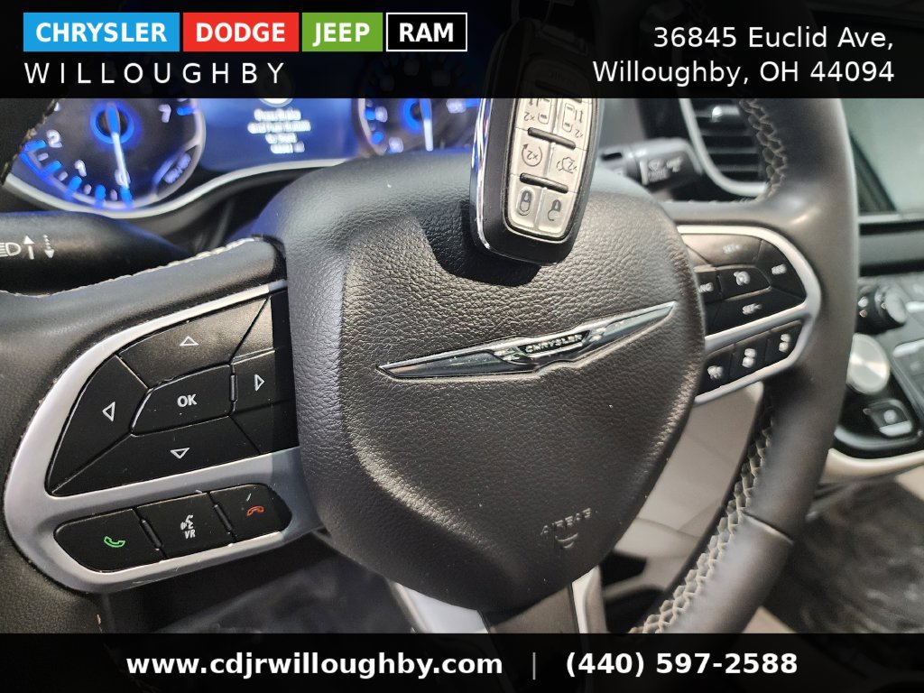 Used 2024 Chrysler Pacifica Touring-L FWD image 44