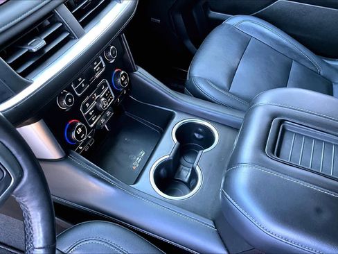 Used 2021 Chevrolet Tahoe Z71 w/ Luxury Package image 16