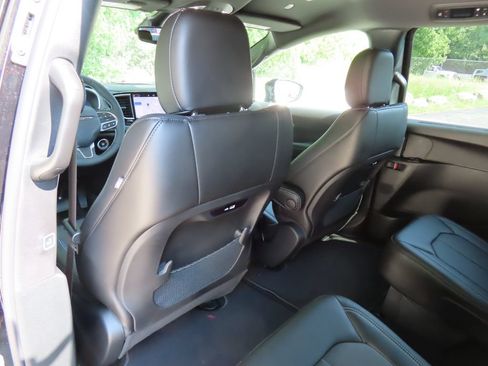 New 2027 Chrysler Pacifica Select w/ Family Tech Group AWD/4WD image 20