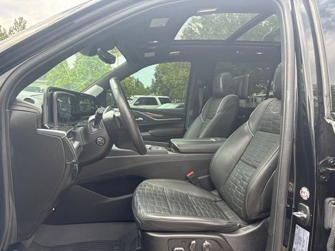 Used 2024 Cadillac Escalade Sport Platinum w/ LPO, ONYX Package AWD/4WD image 10