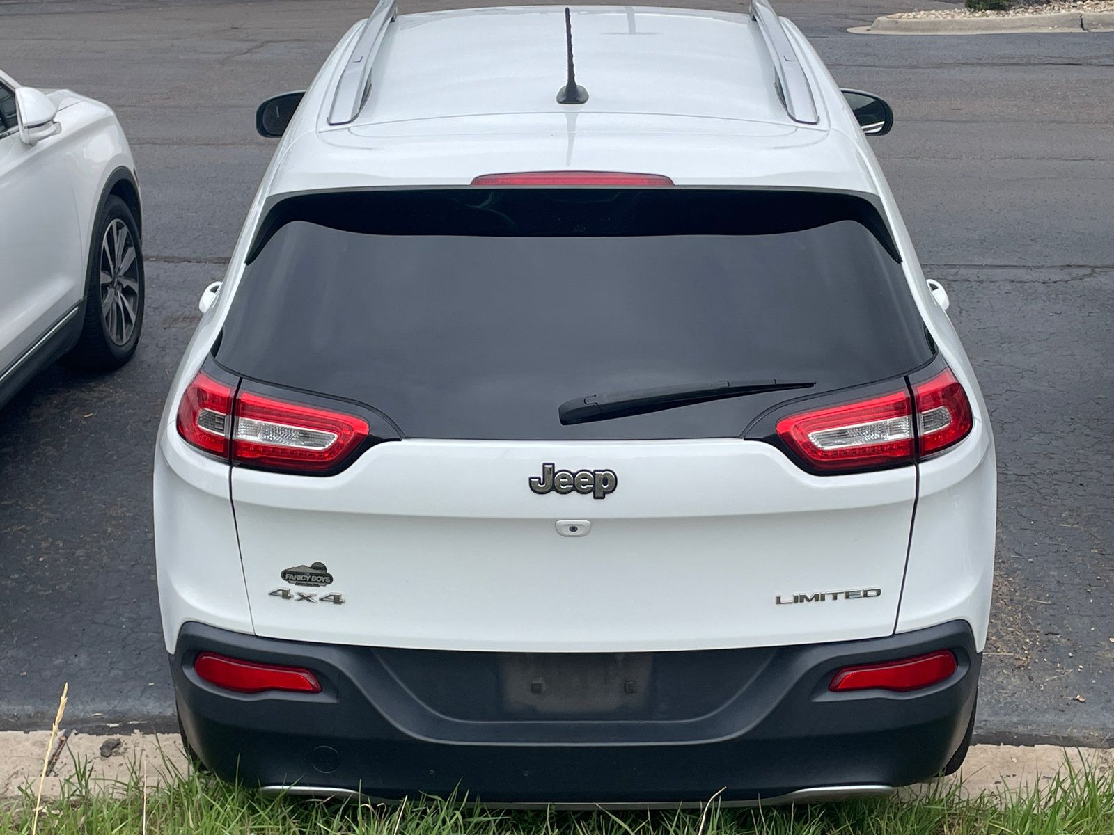 Used 2015 Jeep Cherokee Limited AWD/4WD image 4