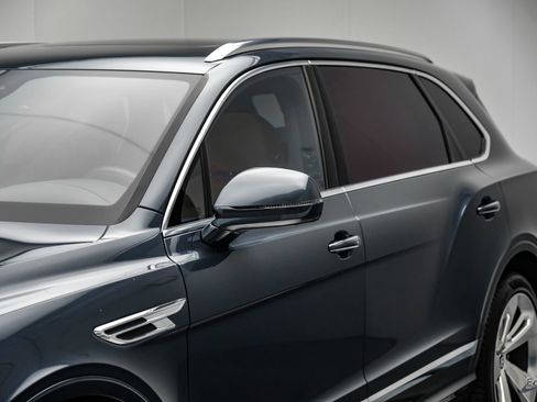 Used 2023 Bentley Bentayga Extended Wheelbase AWD/4WD image 27