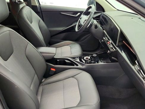 Used 2023 Kia Niro EX image 23
