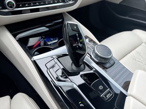 Used 2021 BMW M550i xDrive image 22