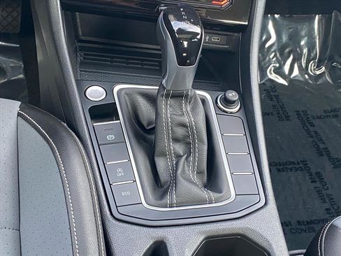 Certified 2025 Volkswagen Jetta SE image 10