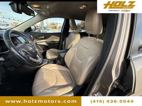 Used 2018 Jeep Cherokee Limited image 18