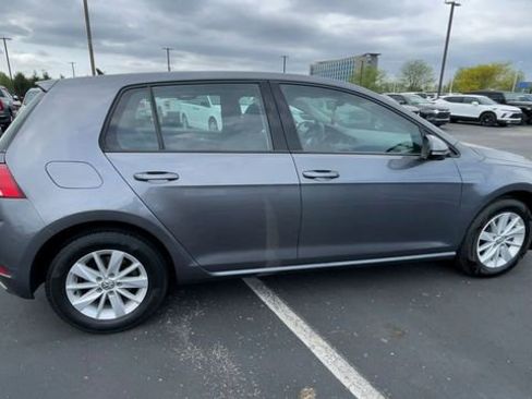 Used 2019 Volkswagen Golf S image 2