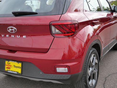 Used 2025 Hyundai Venue SEL FWD image 17