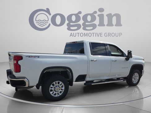 Used 2022 Chevrolet Silverado 2500 LTZ w/ Safety Package AWD/4WD image 5
