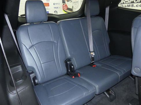 Used 2024 Buick Enclave Premium image 5