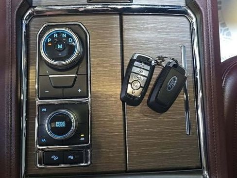 Used 2024 Ford Expedition Limited AWD/4WD image 21