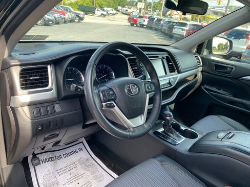 Used 2016 Toyota Highlander Plus AWD/4WD image 10