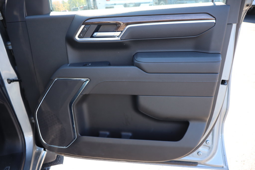 Used 2025 Chevrolet Silverado 1500 LT AWD/4WD image 19