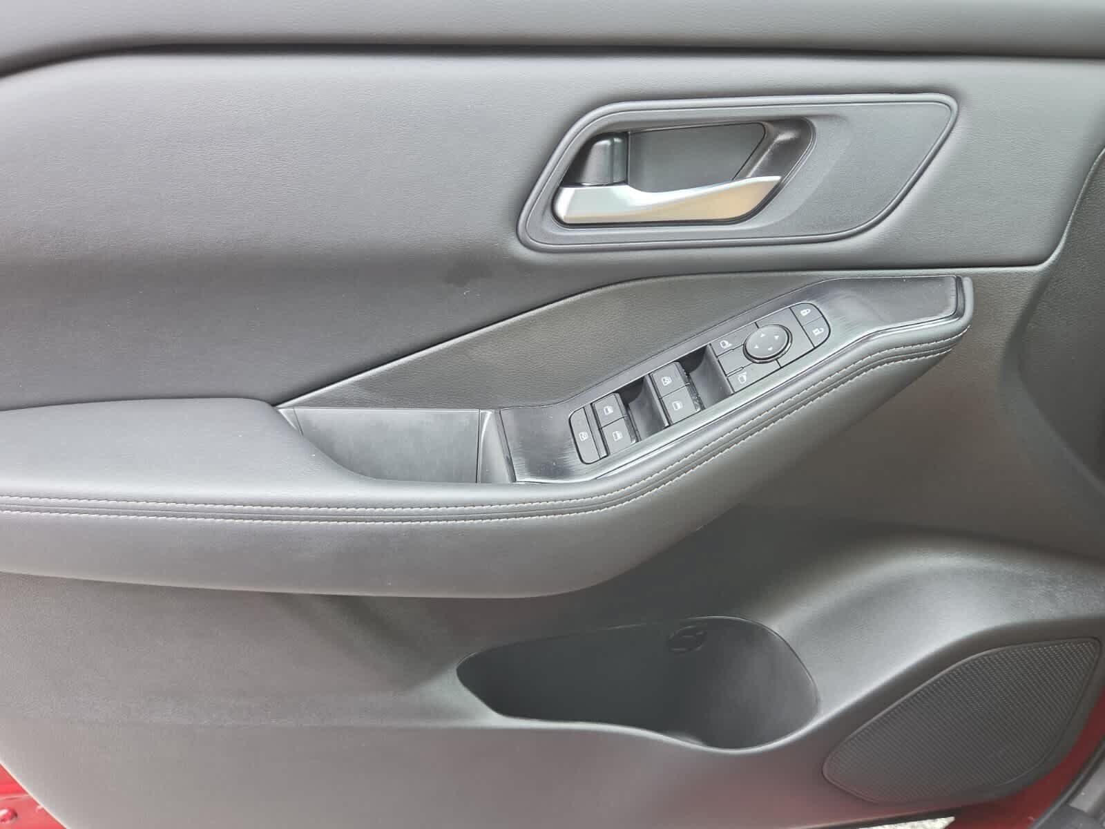 Used 2026 Nissan Rogue SV FWD image 16