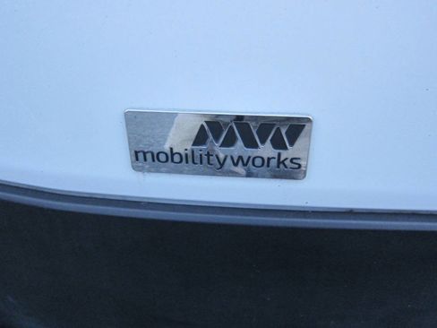 Used 2019 Ford Transit 150 XL image 11