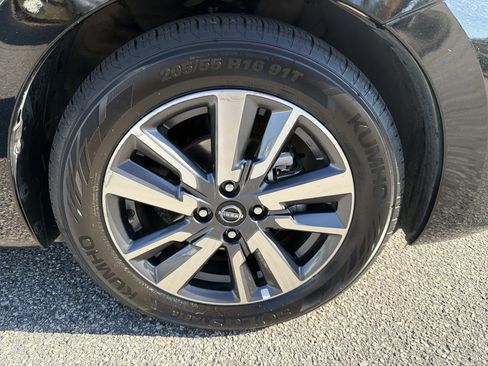 Used 2023 Nissan Versa SV image 21