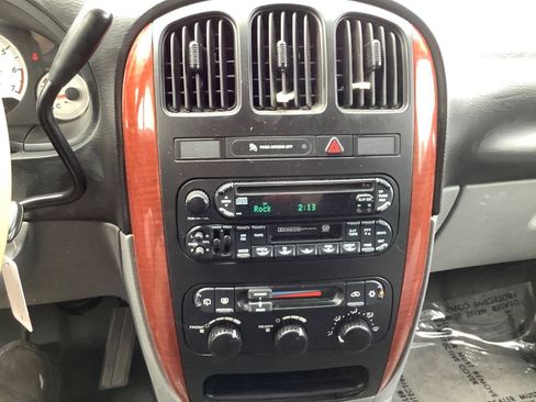 Used 2006 Chrysler Town & Country LX w/ Popular Equipment Group II FWD image 28
