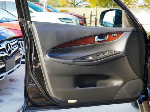 Used 2017 INFINITI QX50 Sport Utility 4D w/ Premium Package image 13