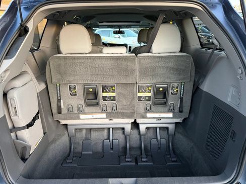 Used 2017 Toyota Sienna XLE w/ XLE Navigation Package FWD image 24