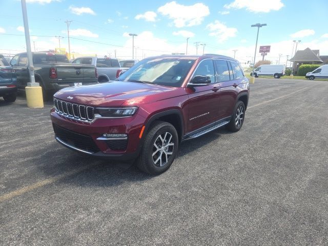Used 2024 Jeep Grand Cherokee Limited w/ Luxury Tech Group II AWD/4WD image 1