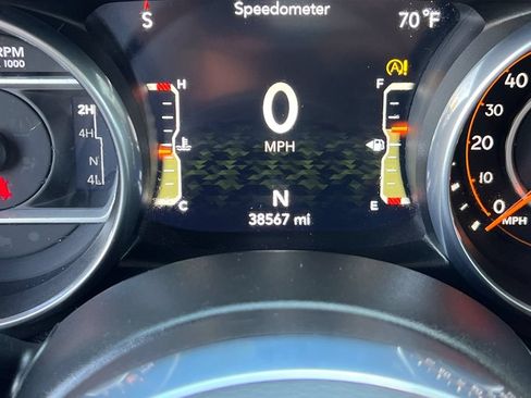 Used 2018 Jeep Wrangler Unlimited Sahara AWD/4WD image 27