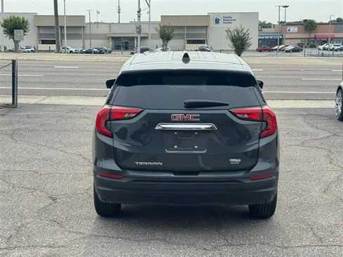 Used 2018 GMC Terrain SLE FWD image 3