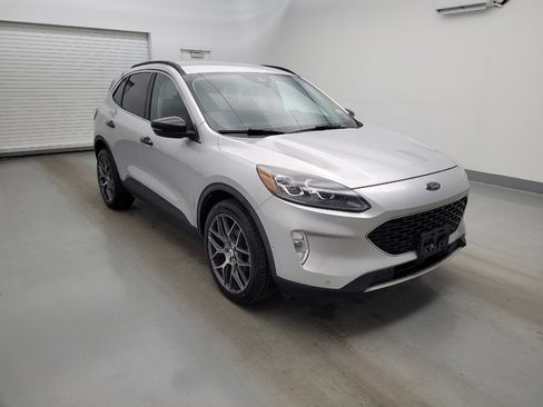 Used 2020 Ford Escape Titanium AWD/4WD image 13