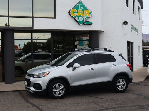 Used 2020 Chevrolet Trax LT w/ LT Convenience Package image 7