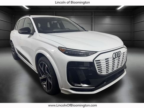 Used 2025 Audi SQ6 e-tron Prestige w/ 21" Black Optic Wheel Package image 8