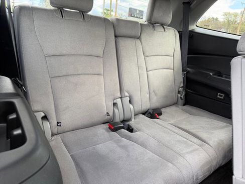 Used 2021 Honda Pilot EX image 17