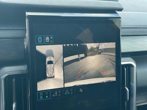 Used 2026 GMC Acadia Elevation image 13