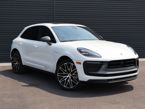 Certified 2023 Porsche Macan Turbo AWD/4WD image 8