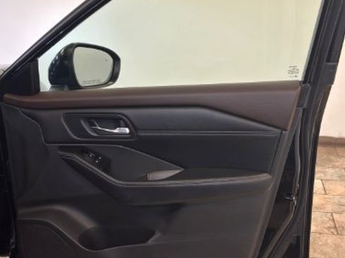 Used 2022 Nissan Rogue SL w/ SL Premium Package image 39