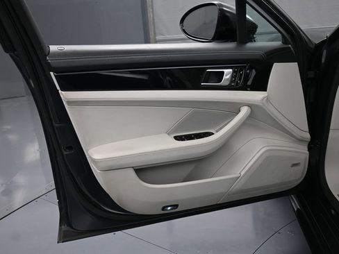 Certified 2018 Porsche Panamera 4S image 15