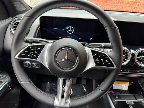 New 2025 Mercedes-Benz GLB 250 4MATIC image 14