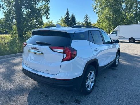 Used 2024 GMC Terrain SLE w/ Driver Convenience Package AWD/4WD image 3